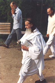 SWAMI AMAR JYOTI Walking